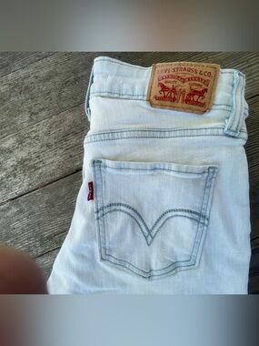 Women's 535 Super Skinny Levi's Light Wash Size W-26/L-30